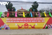 Dans les communes montagneuses de la ville de Da Nang, l'accent est mis sur la propagande visuelle. Photo : VOV.