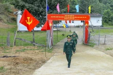 L’élection des députés de la XVIe législature de l’Assemblée nationale et des conseils populaires pour le mandat 2026-2031 constitue un événement politique majeur pour le pays, contribuant à consolider l’appareil de l’État et à promouvoir le droit de souveraineté du peuple. Conscientes de cette importance, les localités des zones frontalières de la province de Thanh Hoa déploient simultanément de nombreuses mesures afin de préparer minutieusement cette journée électorale. Photo : baothanhhoa.vn