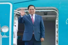 Le Premier ministre Pham Minh Chinh quitte Hanoï pour participer à la 16e Réunion annuelle des nouveaux champions du Forum économique mondial, qui se tiendra dans la ville de Tianjin (WEF Tianjin 16), et mener des activités de travail en Chine, du 24 au 27 juin 2025. Photo : VNA.