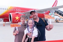 Au cours des cinq premiers mois de 2025, le Vietnam a accueilli plus de 210 000 visiteurs russes, dont plus de 100 000 dans la province de Khanh Hoa, confirmant l'attrait exceptionnel de la station balnéaire de Nha Trang. Photo : Vietjet.
