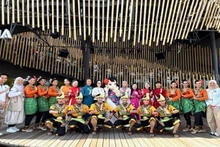 Un programme d’échanges culturels et artistiques entre les pavillons du Vietnam et de la Malaisie s’est tenu dans une atmosphère vibrante. Photo : NDEL.
