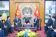 Le secrétaire du comité provincial du Parti de Thanh Hoa, Nguyen Doan Anh, reçoit la délégation du groupe Sumitomo. Photo : https://vneconomy.vn/