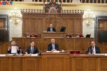 L’ambassadeur vietnamien en Hongrie, Bùi Lê Thai, s’exprime lors du 6ᵉ Forum politique Asie-Europe à Budapest. Photo : VOV.