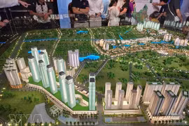 Paysage le long du boulevard Thang Long. Le plan directeur repose sur un modèle urbain qualifié de «multi-niveaux, multi-couches, multi-pôles et multi-centres. Photo: VNA 