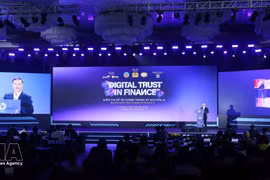 Le Forum "Digital Trust in Finance 2026", consacré à la confiance numérique dans le secteur financier à l’ère de l’intelligence artificielle (IA). Photo: VNA 