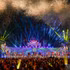 Un feu d’artifice illumine la scène de la Citadelle impériale de Thang Long lors de la cérémonie de clôture du 2e Festival des cultures du monde de Hanoï en 2026. Photo : NDEL.