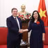 La vice-ministre des Affaires étrangères, Lê Thi Thu Hang, reçoit le ministre finlandais du Commerce extérieur et du Développement, Ville Tapani Tavio. Photo : baoquocte.vn