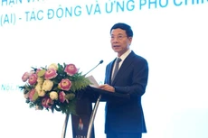Le ministre des Sciences et des Technologies, Nguyen Manh Hung, prend la parole lors du colloque. Photo : NDEL.