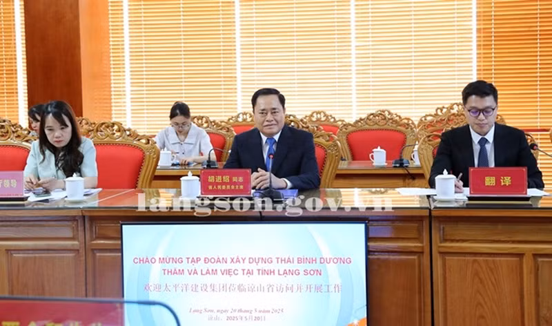 Ho Tien Thieu, secrétaire adjoint du Comité provincial du Parti et président du Comité populaire de la province de Lang Son lors de la rencontre. Photo : langson.gov.vn. Ho Tien Thieu, secrétaire adjoint du Comité provincial du Parti et président du Comité populaire de la province de Lang Son lors de la rencontre. Photo : langson.gov.vn.
