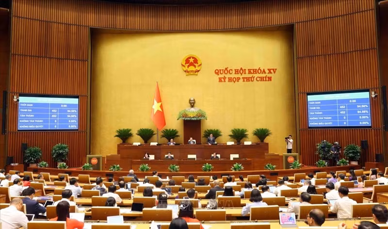 L'Assemblée nationale approuve une résolution modifiant la Constitution de 2013. Photo : VNA.