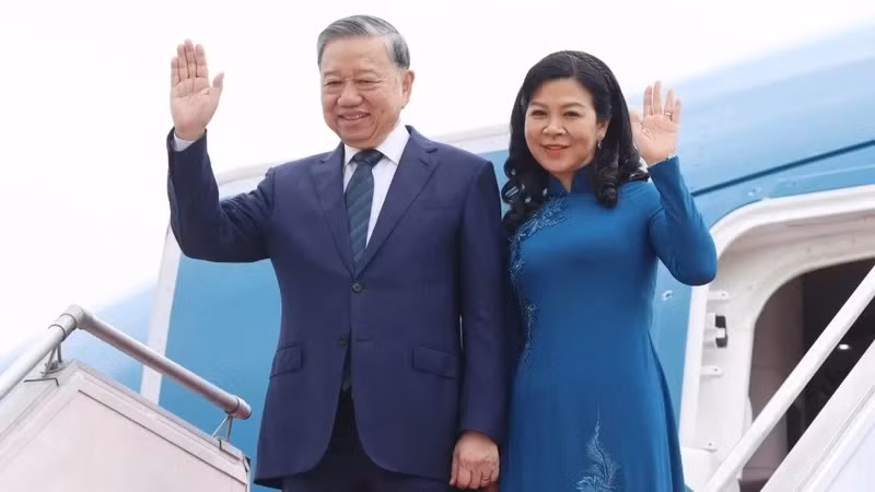Le secrétaire général du Parti communiste du Vietnam, Tô Lâm, et son épouse. Photo : VNA.