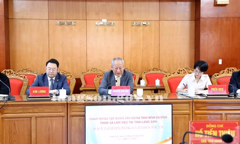 Yan Jiehe, fondateur du groupe de construction Pacific et du groupe Susun, président de l’Institut de recherche Zhuangyan. Photo : langson.gov.vn. Yan Jiehe, fondateur du groupe de construction Pacific et du groupe Susun, président de l’Institut de recherche Zhuangyan. Photo : langson.gov.vn.