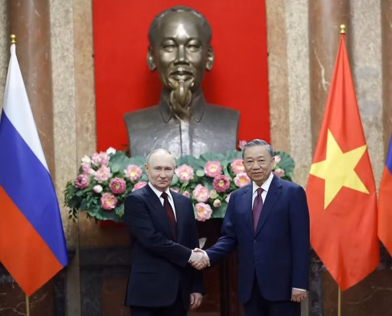 Le président de l’époque, Tô Lâm (à droite) et le président russe Vladimir Poutine, à Hanoi, le 20 juin 2024. Photo : VNA.