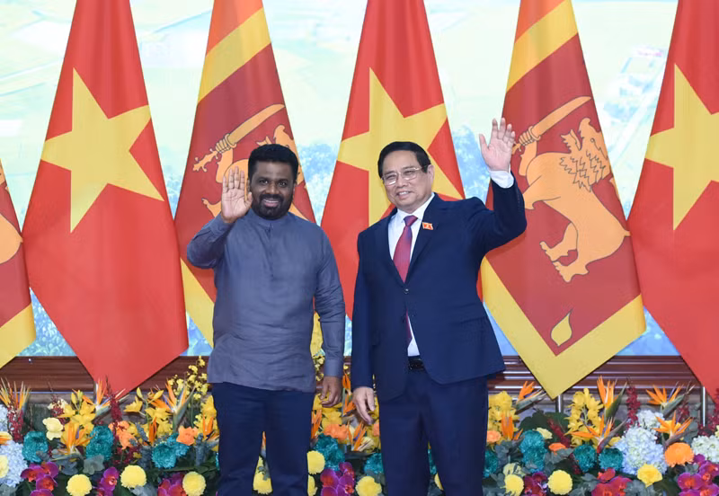 Le Premier ministre vietnamien Pham Minh Chinh (droite) et le président sri-lankais Anura Kumara Disanayaka. Photo : NDEL.