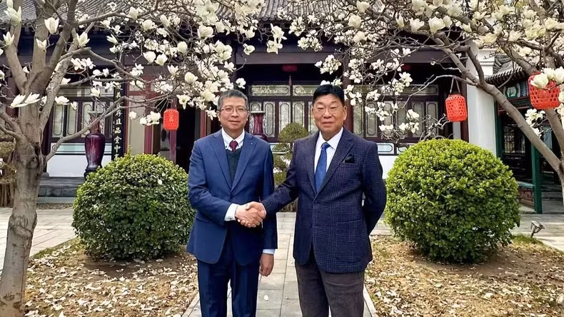 L'ambassadeur du Vietnam en Chine, Pham Thanh Binh (gauche) et le président de l’Institut Charhar, Han Fang Ming. Photo : NDEL.