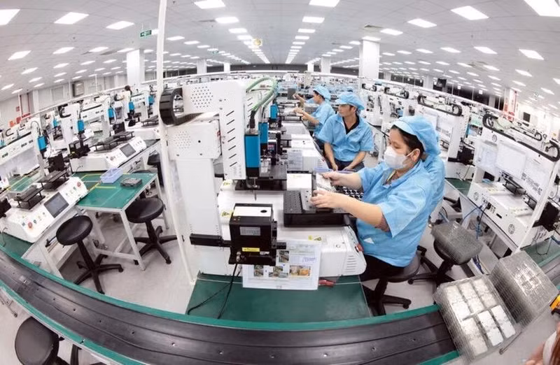 Les flux d'IDE au Vietnam devraient rester soutenus, en particulier dans le secteur manufacturier de haute technologie. Photo : VNA.