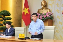 Le vice-Premier ministre Nguyen Chi Dung s'exprime à la réunion du Comité directeur national pour le développement de l’industrie des semi-conducteurs. Photo: VNA.