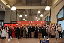 Les Vietnamiens de Chungcheongnam (République de Corée) célèbrent le Nouvel An lunaire traditionnel et saluent le XIVe Congrès national du Parti communiste du Vietnam. Photo : Baoquocte.