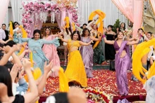 Des acteurs indiens lors du tournage d'une scène au Vietnam.