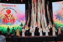 Parmi les huit divisions thématiques organisées à grande échelle, l’espace « Quintessence de la culture vietnamienne », placé sous l’égide du ministère de la Culture, des Sports et du Tourisme, se distingue par la valorisation des identités nationales dans la vie contemporaine. Photo : VNA.