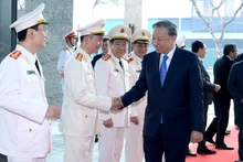 Le secrétaire général du Parti, To Lam, se rend à l’Agence de sécurité d’enquête (A09) du ministère de la Sécurité publique. Photo : NDEL.