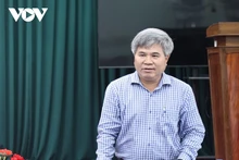 Les cadres et membres du Parti de Vinh Long contribuent au projet de Rapport politique