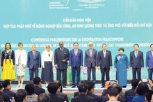 Le président de l’Assemblée nationale, Tran Thanh Man, aux côtés des chefs de délégation et des délégués internationaux lors de la cérémonie d’ouverture du Forum parlementaire de la Francophonie sur l’agriculture durable, la sécurité alimentaire et l’adaptation au changement climatique. Photo : Dang Anh.