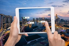 L’IA facilite la découverte, recommande des restaurants, personnalise les itinéraires et traduit en temps réel. Photo : NDEL.