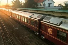 Le nouveau service de croisière ferroviaire de luxe reliant Hanoï à Hô Chi Minh-Ville mise autant sur le voyage lent et l’expérience immersive que sur le trajet lui-même. Photo: SJourney.