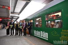 Du Nord au Sud, le Train du Bonheur relie le Vietnam