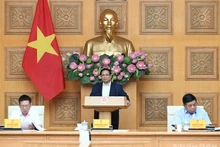 Le Premier ministre Pham Minh Chinh lors de la séance de travail avec le Conseil consultatif politique. Photo : NDEL.