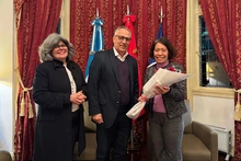 L’ambassadrice vietnamienne en Argentine, Ngo Minh Nguyet et l’ambassadeur de Cuba, Pedro Pablo Prada. Photo : Baoquocte.
