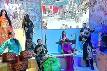 Spectacle de musique traditionnelle vietnamienne à l’Expo 2025. Photo : VOV.