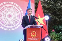 L'ambassadeur du Vietnam en République tchèque Duong Hoai Nam s'exprime lors de l'événement. Photo : VOV.