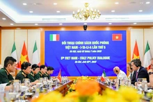 Le général de corps d’armée Hoang Xuan Chien, vice-ministre de la Défense du Vietnam, et Matteo Perego di Cremnago, secrétaire d’État à la Défense de l’Italie, coprésident le 5e Dialogue sur la politique de défense Vietnam–Italie. Photo : baoquocte.