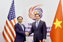 Le vice-Premier ministre et ministre des Affaires étrangères, Bui Thanh Son (gauche), et le secrétaire d’État américain, Marco Rubio. Photo : Ministère vietnamien des Affaires étrangères.