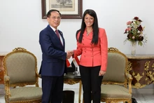 Le vice-Premier ministre et ministre des Affaires étrangères du Vietnam, Bui Thanh Son rencontre le 5 août Rania A. Al-Mashat, ministre égyptienne de la Planification, du Développement économique et de la Coopération internationale, également présidente de la partie égyptienne du Comité mixte Vietnam–Égypte. Photo : VNA.