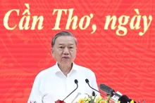 Le secrétaire général du Parti To Lam lors de la séance de travail avec les dirigeants de la ville de Can Tho et des provinces de Soc Trang et Hau Giang. Photo : VNA.