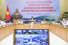Le Premier ministre Pham Minh Chinh préside la troisième réunion du Comité de pilotage des ouvrages majeurs et des projets ferroviaires d’importance nationale. Photo : VGP.