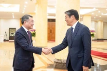 Lê Minh Hung, membre du Bureau politique, secrétaire du Comité central du Parti, chef de la Commission centrale d’organisation du Parti et président du Groupe des parlementaires d’amitié Vietnam – Japon reçoit l’ambassadeur du Japon au Vietnam, Ito Naoki. Photo : VNA.