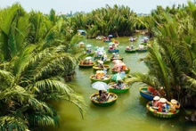 Balade en bateaux paniers traditionnels au cœur de la forêt de cocotiers de Cam Thanh, une expérience authentique et pittoresque du Vietnam. Photo : Saigonadventure.