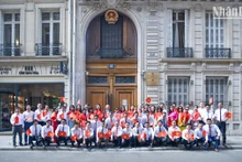 80e Fête nationale : le drapeau rouge à étoile jaune flotte fièrement en France