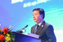 Le vice-Premier ministre Tran Hong Ha prend la parole lors du colloque. Photo : VNA.