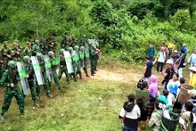 Scène de l’exercice conjoint de protection frontalière entre le Vietnam et le Laos. Photo : VNA.