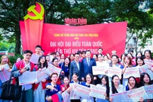 Le Journal Nhân Dân recueille des avis sur les projets de documents du XIVe Congrès national du Parti