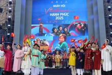 Recréer le rituel nuptial traditionnel à travers les couleurs du « Việt phục »