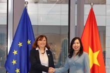 La vice-ministre vietnamienne des Affaires étrangères, Le Thi Thu Hang (droite) et la directrice générale par intérim pour l’Asie et le Pacifique au Service européen pour l’action extérieure (SEAE), Paola Pampaloni. Photo : VNA.