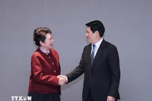 Le président vietnamien Luong Cuong reçoit la fondatrice du groupe MEBO International, Li Li. Photo : VNA.