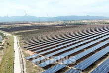 Un parc solaire situé dans la commune de Phuoc Dinh, province de Khanh Hoa. Photo: VNA.