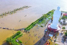 La pagode Nui Noi, un joyau sacré du delta du Mékong pendant la saison des crues